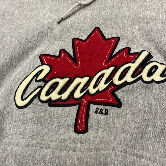 Canada sweatshirt worn once - Picture 7 of 7